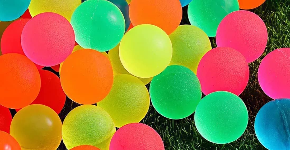 Colorful bouncy balls at TeamLab